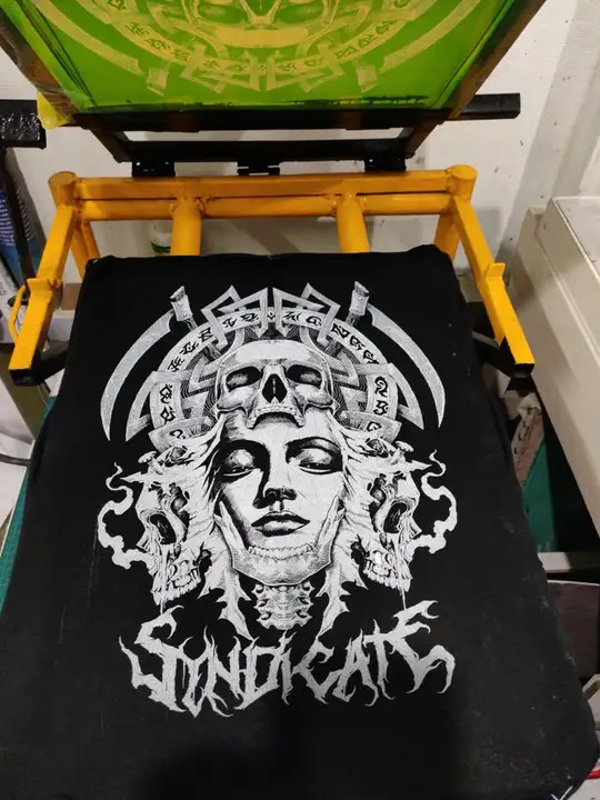 How much detail can screen printing achieve?
